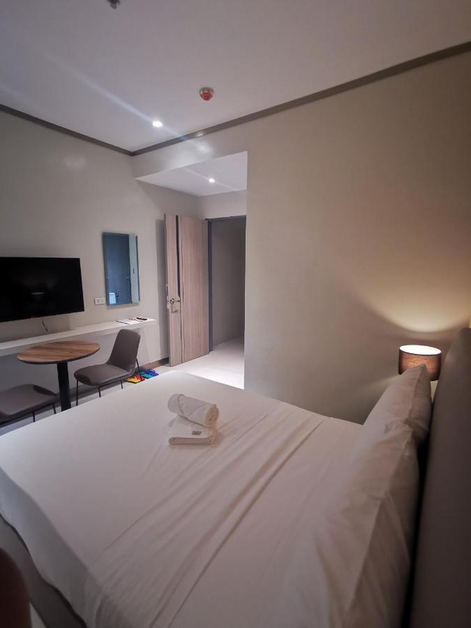 Yes Hotel Imus Cavite Kültér fotó