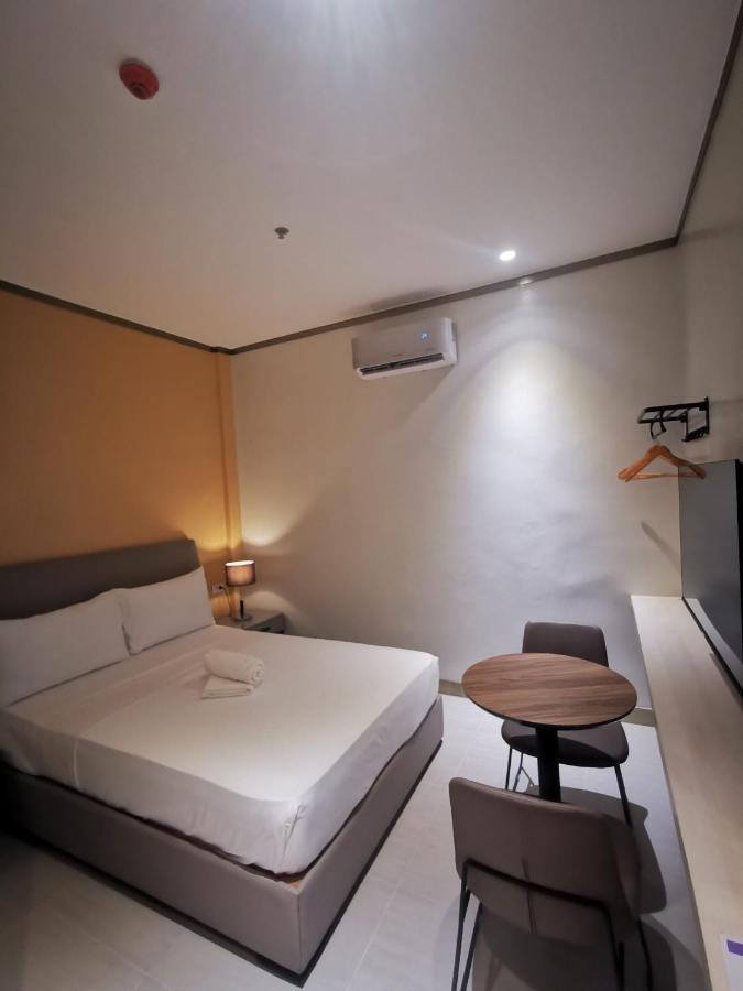 Yes Hotel Imus Cavite Kültér fotó